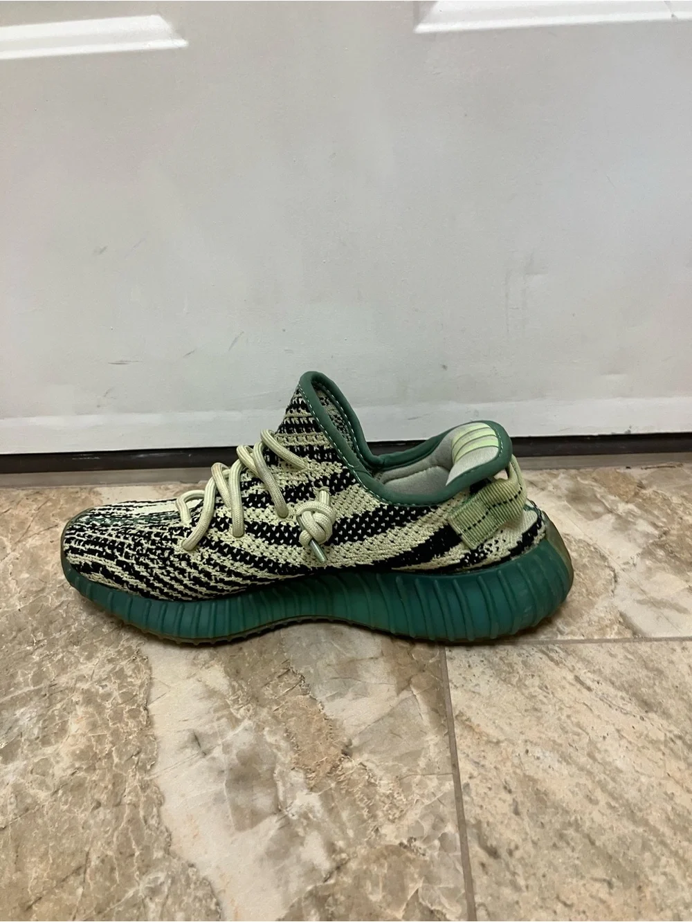 Mens  adidas Yeezy Boost 350 V2 Semi-Frozen Neon Yellow Knit Sneaker size 5.5
